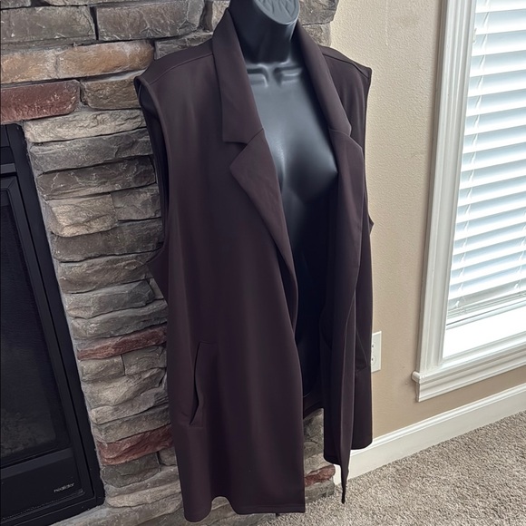 Elegant Brown Sleeveless Jacket - Picture 5 of 6